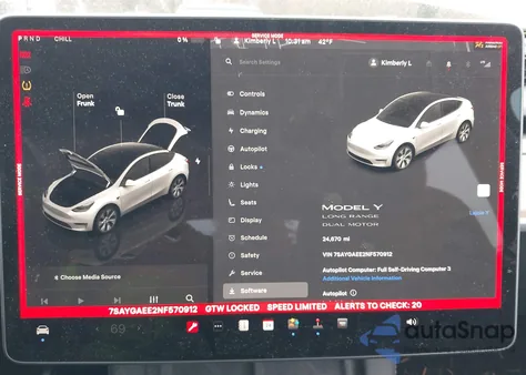 2022 Tesla Model Y Long Range Dual Motor All-Wheel Drive z USA, uszkodzony, nr VIN 7SAYGAEE2NF570912